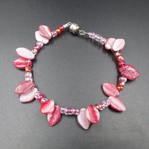 Jewelry - Vintage 7 Inch Red & White Carved Shell Bracelet